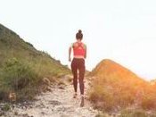 女性试管取卵少直接移植鲜胚好还是养囊移植囊胚好？